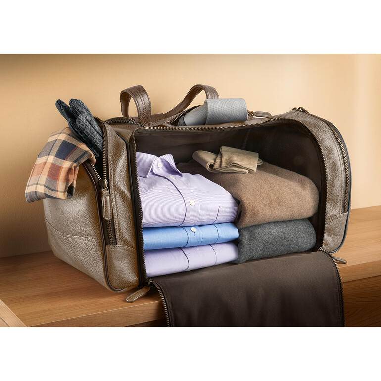 Trolley Bison en position fermée sur une étagère à bagages.