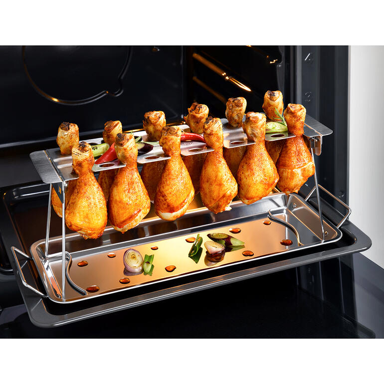 Cuiseur à cuisses de poulet, 2 pièces Chicken Leg Roaster dans le four avec des cuisses de poulet dorées.
