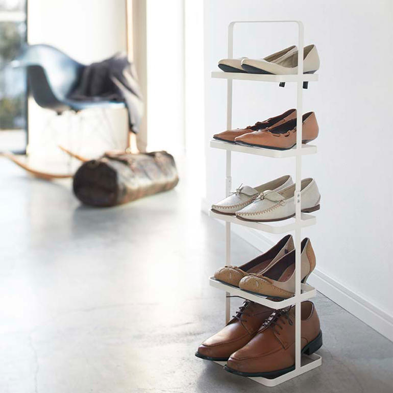 Étagère à chaussures portable 'Tower' avec plusieurs étagères.