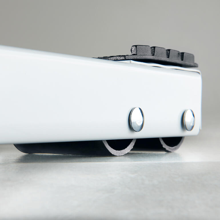 Roller pour gros appareils, vue détaillée des roulettes en dessous