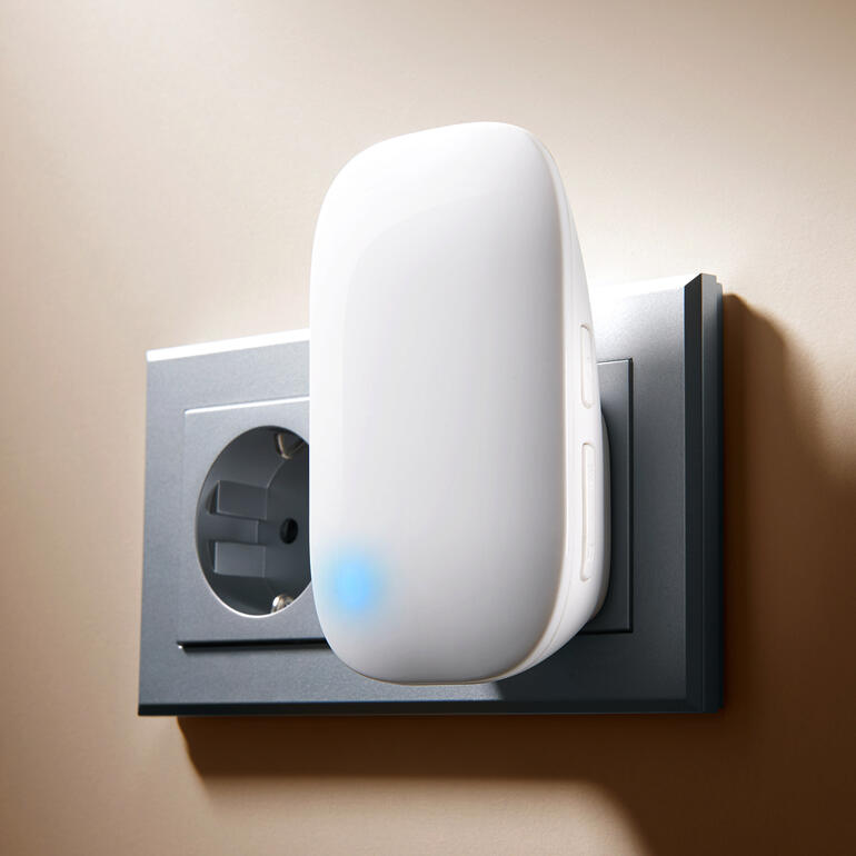 Sonnette sans piles sur une prise murale