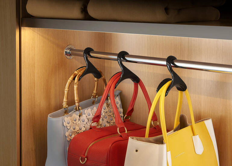 Set de crochets pour sacs à main avec trois porte-sacs pratiques.