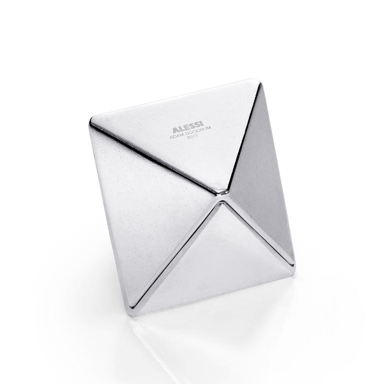 Un seul coquetier Alessi Roost avec un design lisse.