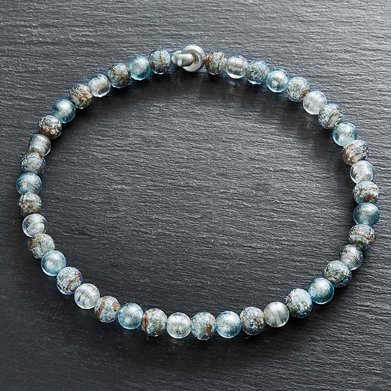 Collier Murano avec perles de glace en bleu et transparent.