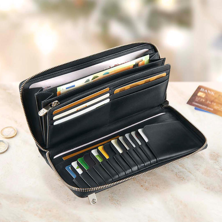 Porte-monnaie féminin noir ouvert avec des compartiments pour cartes et pièces