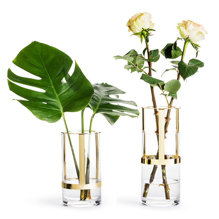 Vases en verre réglables en hauteur avec bord doré et fleurs.