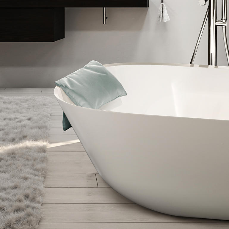 Coussin de bain LOFT sur une baignoire moderne