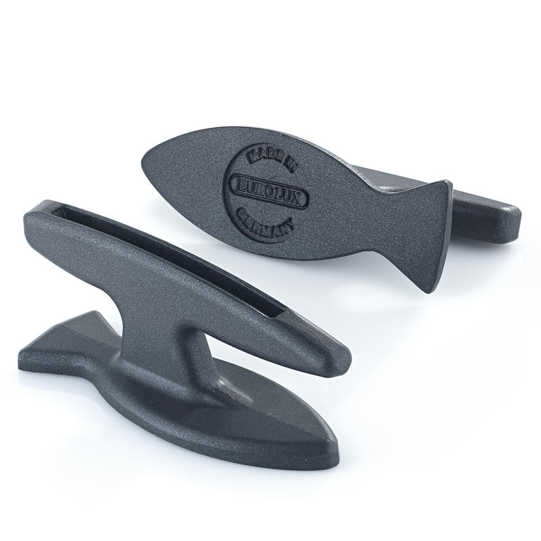 Deux porte-poissons noirs en plastique