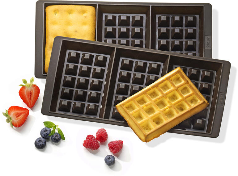 Moules à gaufres en silicone, set de 2, avec des baies fraîches.