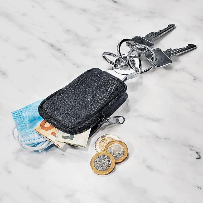 Porte-clés Pocket avec de l'argent, des clés et un masque