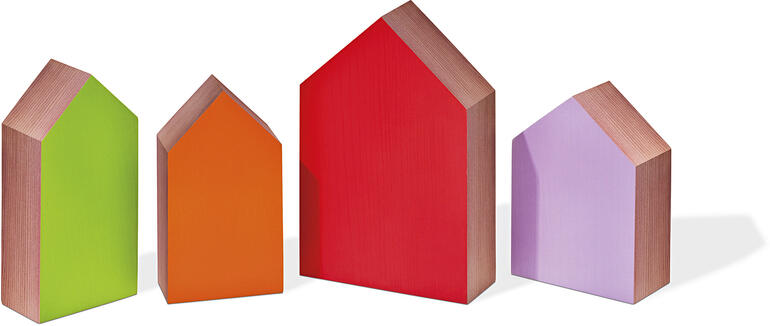 Maisons de gardien antimites, lot de 4 pièces Gros plan d'un ensemble de 4 maisons en cire colorées sur fond blanc.