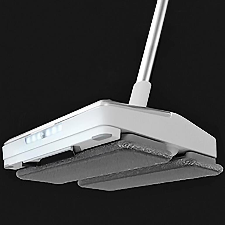 Brosse à vitre avec deux pads gris dessus, sur fond noir.