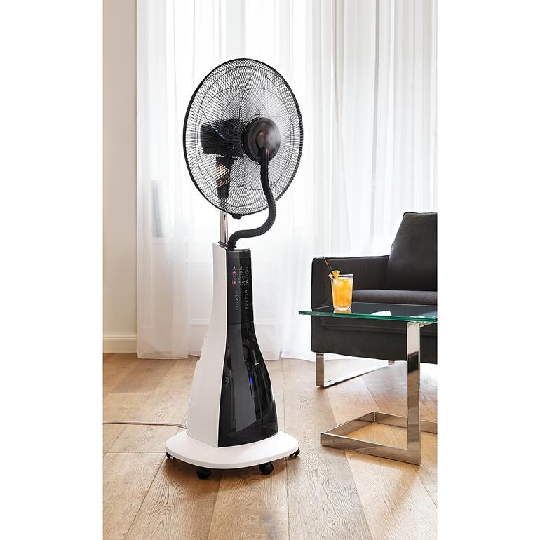 Ventilateur à brume Seecode avec écran tactile, sur un sol en bois.