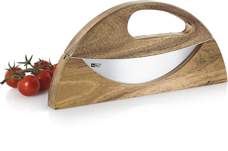 Hachoir berceuse à une main Wave Couteau à hacher à une main Wave avec des tomates à côté, sur fond blanc.