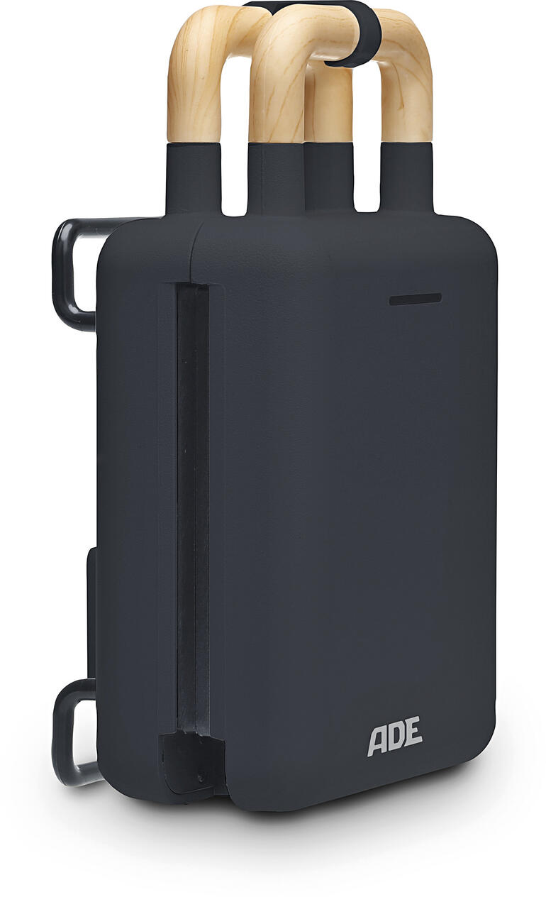 Gaufrier et appareil à sandwich 2-en-1 pliable avec prise ergonomique.