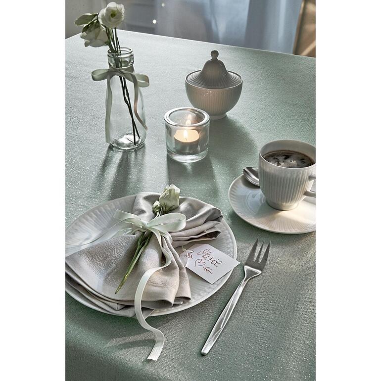 Vert/Argent Table dressée avec nappe festive en aspect lin et fleurs.