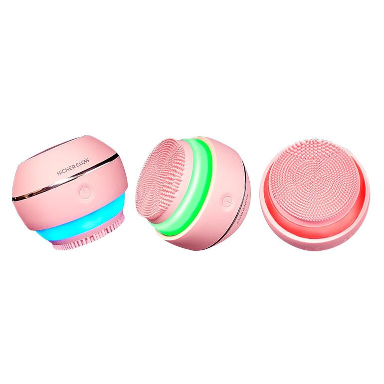 La luminothérapie par LED à 3 couleurs au choix – adaptée à votre type de peau de manière individuelle. Trois vues de la brosse à visage Higher Glow rose avec indicateurs lumineux actifs.