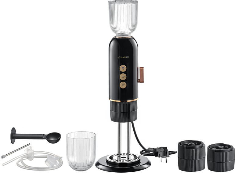 Machine à café et bouilloire 4-en-1 Brew kettles 4-en-1 pour café et thé avec accessoires sur une table
