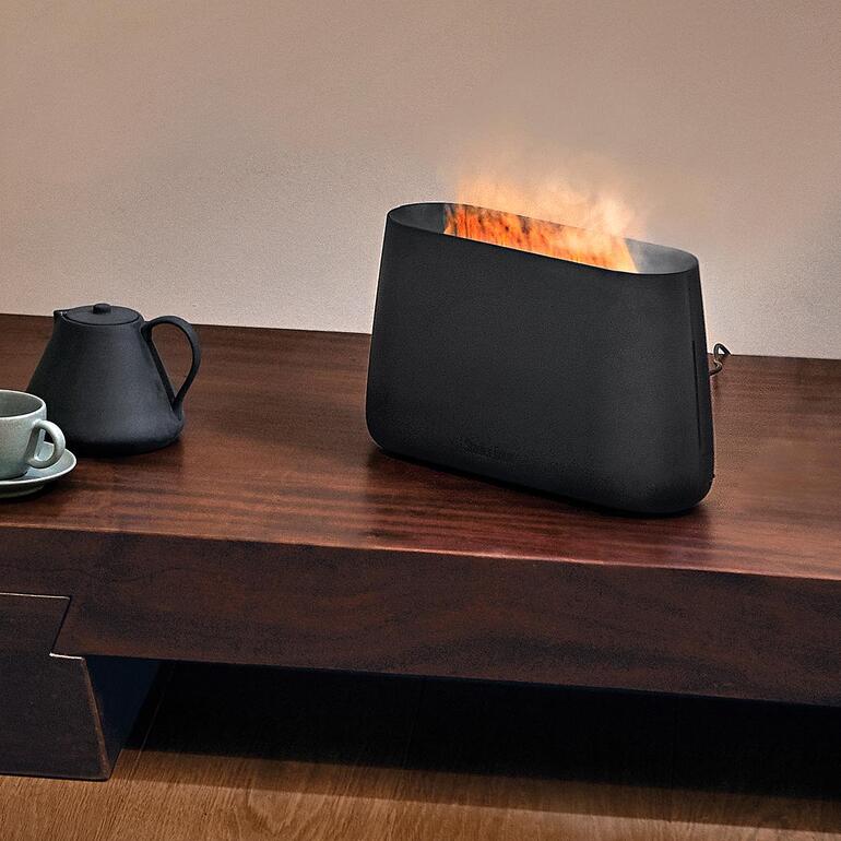 Humidificateur 3-en-1 BEN avec design de flamme sur une table.