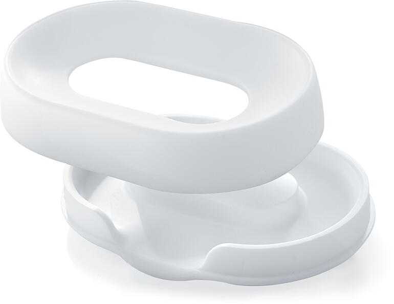L’anneau en silicone et le récipient collecteur avec évacuation intégrée permettent au savon de rester sec de manière hygiénique. Bol en silicone blanc pour savon, vue de dessus.
