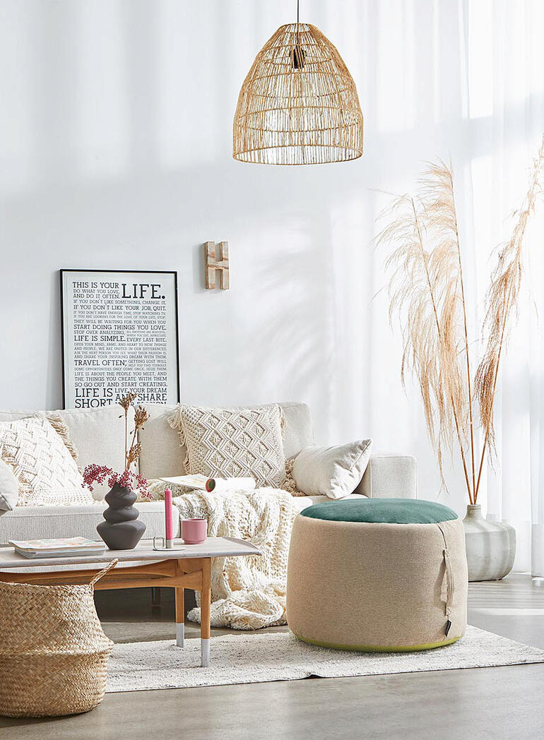 Pouf Vario dans un aménagement moderne de salon.