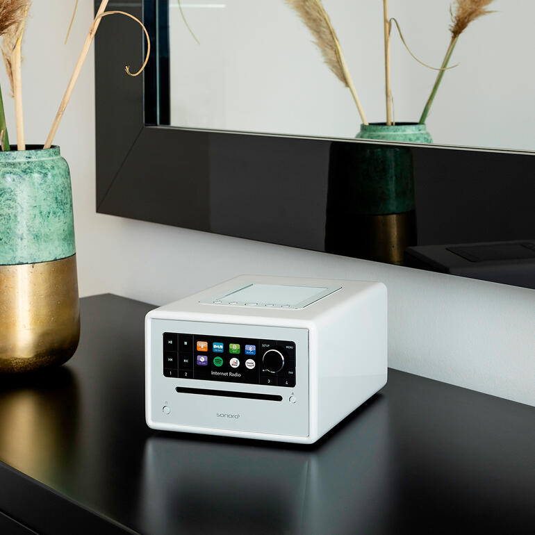 Système de musique compact sonoro ELITE dans un cadre de vie moderne.