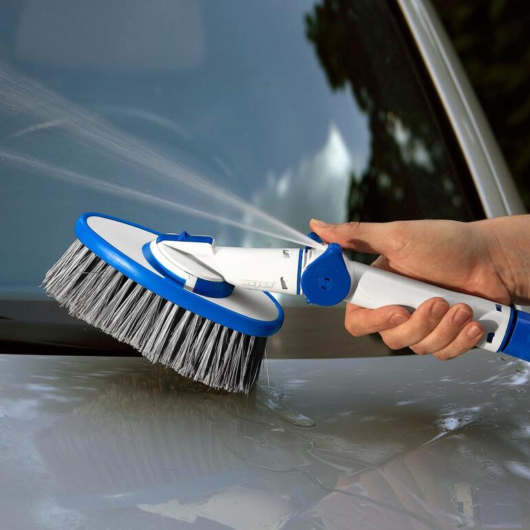 Parfait pour un nettoyage rapide et efficace des meubles de jardin, stores, portes de garage, voitures, jantes ... Brosse à main 3-en-1 avec raccordement d'eau pour le lavage de la voiture.