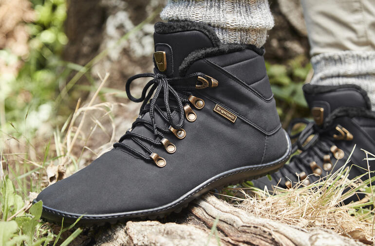 Bottes à lacets d'hiver leguano Husky dans la nature, confortables aux pieds.