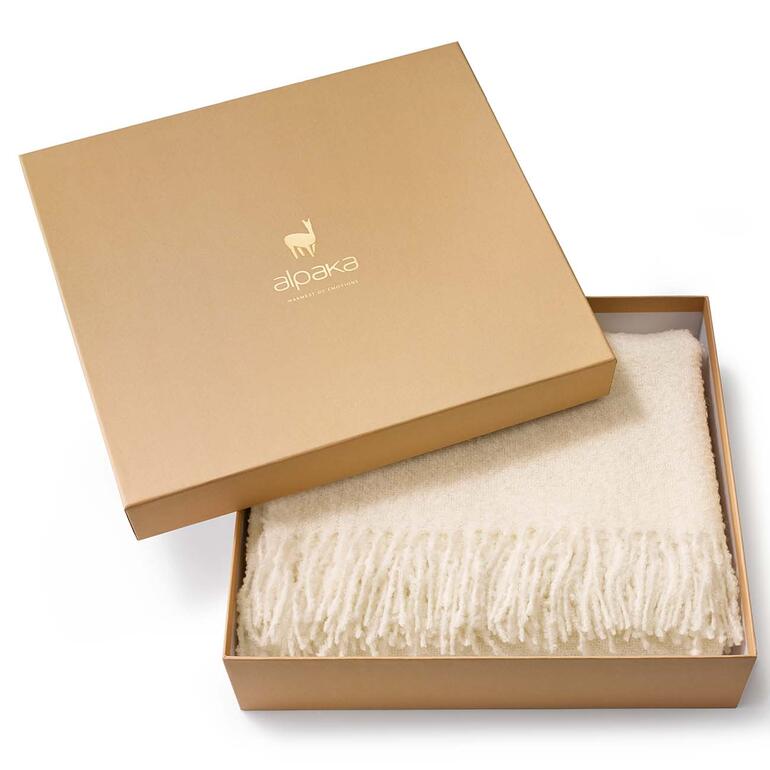 Livraison dans une jolie boîte cadeau. Couverture en bouclé d'alpaga dans une boîte cadeau.