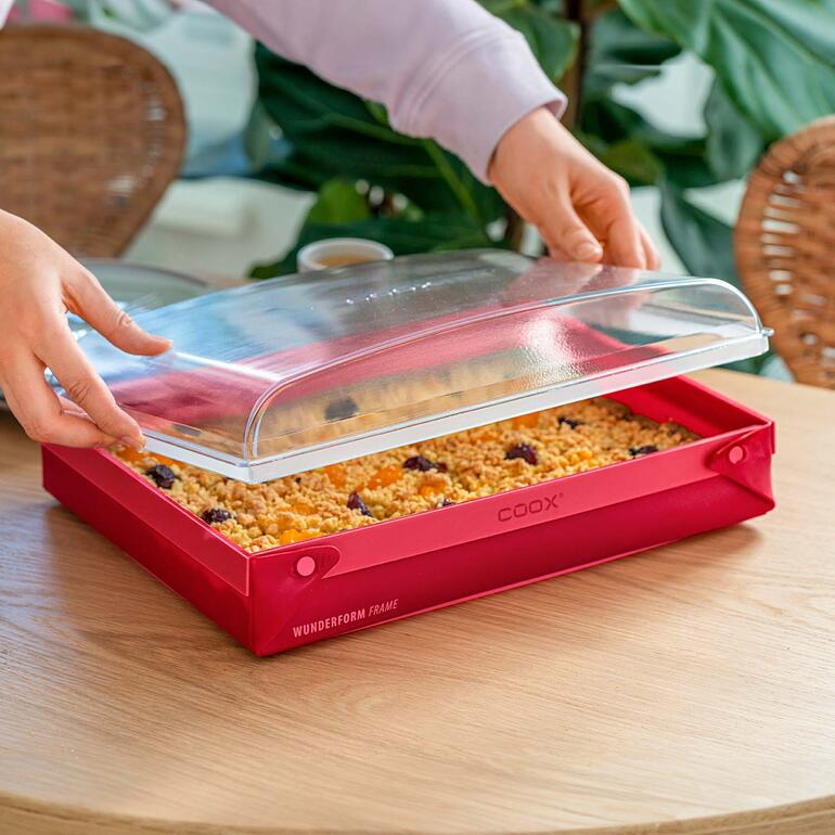 Chaque moule est livré avec un couvercle en plastique hermétique. Grand moule en silicone pliable avec couvercle, prêt à être servi.