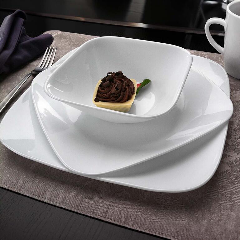 Ensemble de vaisselle Vitrelle en Pure White, comprenant plusieurs assiettes et un bol.