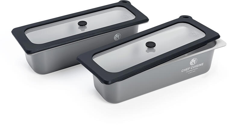 Lot de 2 coupelles supplémentaires avec couvercles (disponibles séparément). Deux conteneurs supplémentaires gris avec couvercles, côte à côte sur un fond blanc