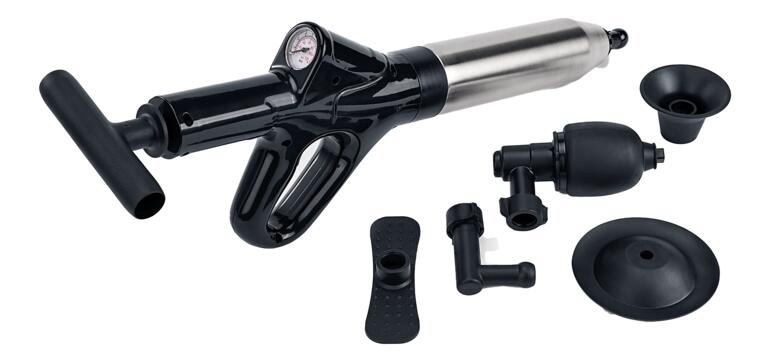Inclus dans la livraison : 4 embouts pour toutes les canalisations domestiques courantes, un support et un manomètre. Déboucheur de 6 bars avec accessoires sur une table
