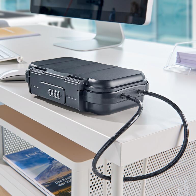 Coffre mobile sur un bureau avec un câble