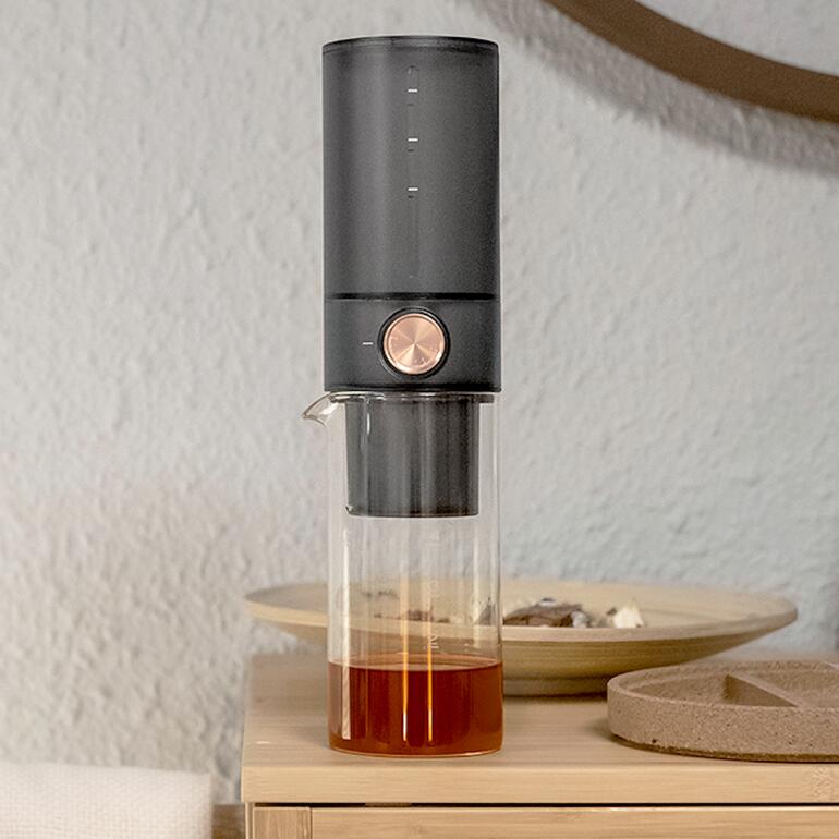 Cold Brew Dripper avec café fraîchement préparé