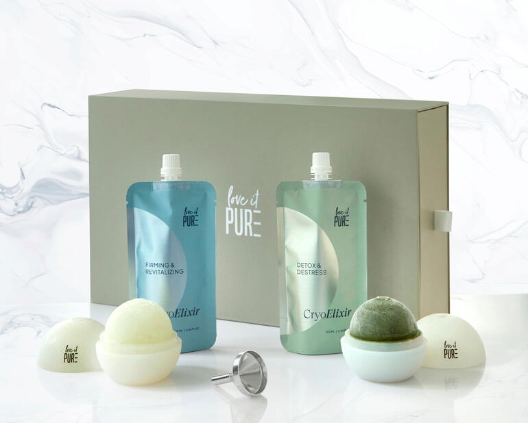 Ensemble pour traitement cryo du visage et du corps avec produits dans une boîte.