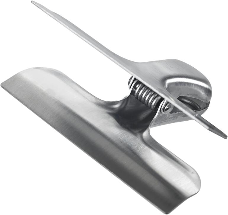 Entièrement fabriquées en inox brossé mat, les pinces sont durables et indestructibles. Clip en acier inoxydable seule, sur fond blanc.