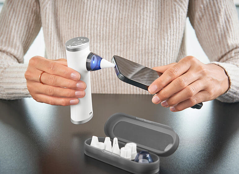 Mini aspirateur pour le nettoyage de smartphones.