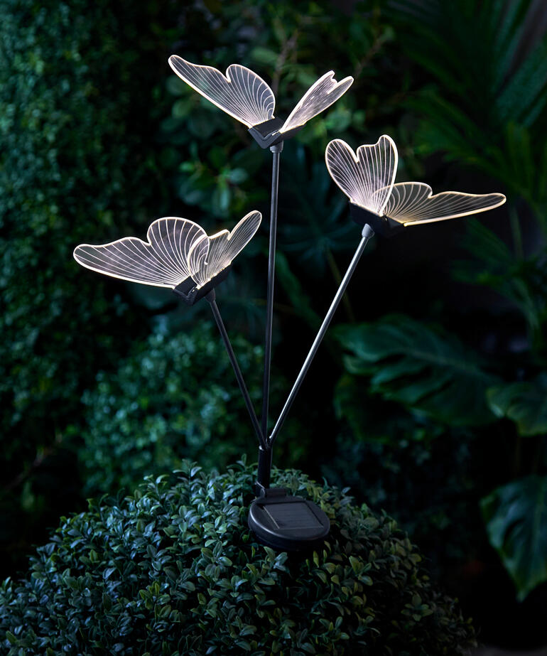 Bâton de jardin avec des papillons LED dans un design lumineux.