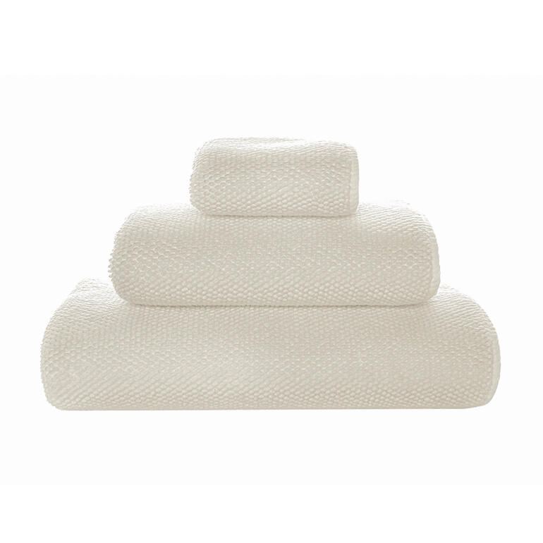 La qualité extrêmement robuste et durable est particulièrement pratique pour les débarbouillettes très souvent utilisées. Serviette de visage Graccioza en greige, empilée.
