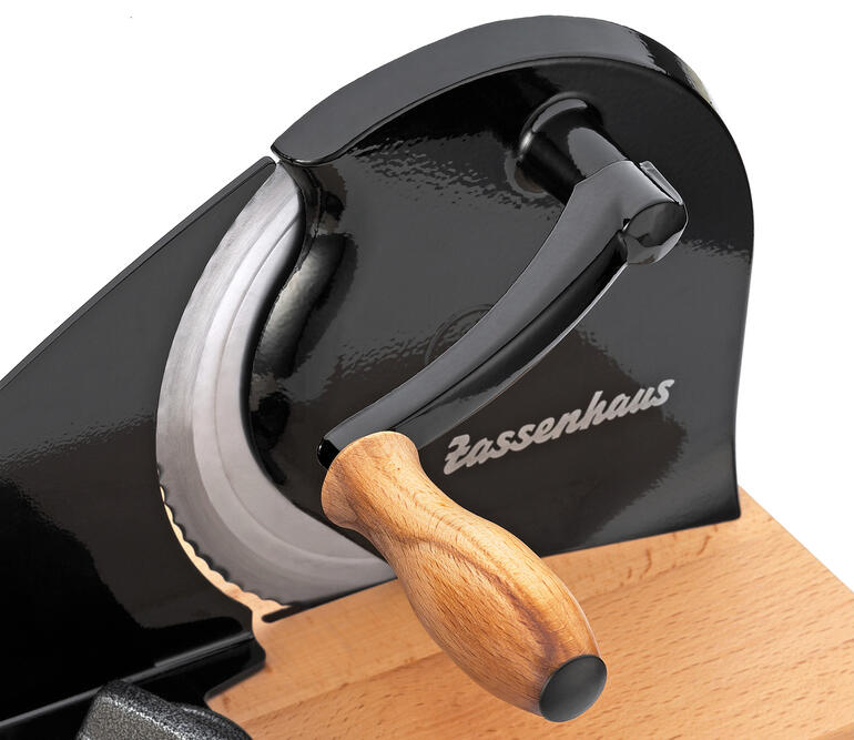 Trancheuse à pain rétro avec manivelle en noir avec poignée en bois