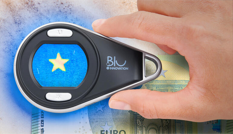 Avantage pratique supplémentaire : lumière UV pour tester l’authenticité des billets de banque et documents par ex.