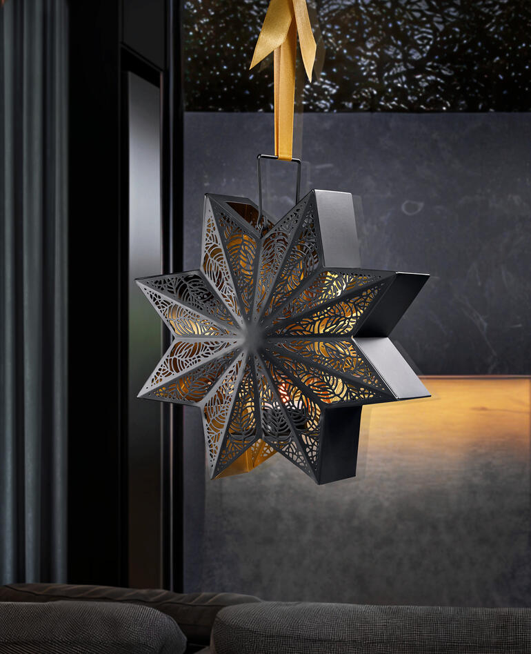 Lanterne suspendue en forme d'étoile, 27 cm de haut, avec des motifs fins.