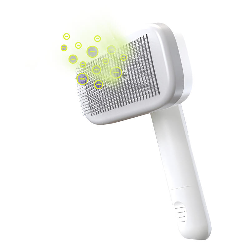 Brosse à poils d'animaux avec générateur d'ions libérant des particules de poils.