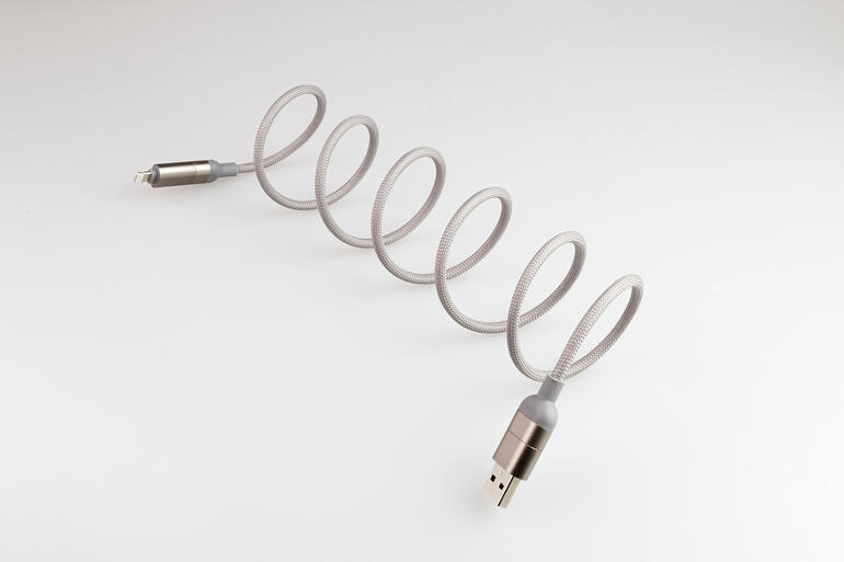 Câble de recharge flexible 4en1 avec connecteur USB et plusieurs fiches