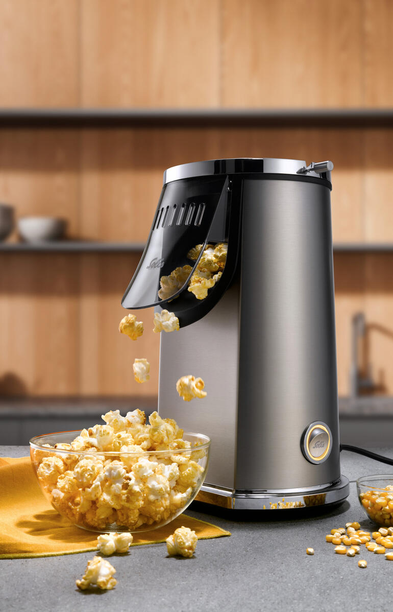 Machine à pop-corn Solis avec du pop-corn frais dans un bol