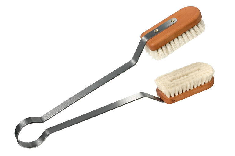 Brosse à feuilles avec deux têtes différentes.