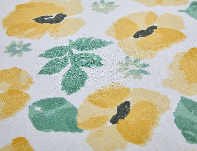 Gouttes d'eau sur une nappe aquarelle.
