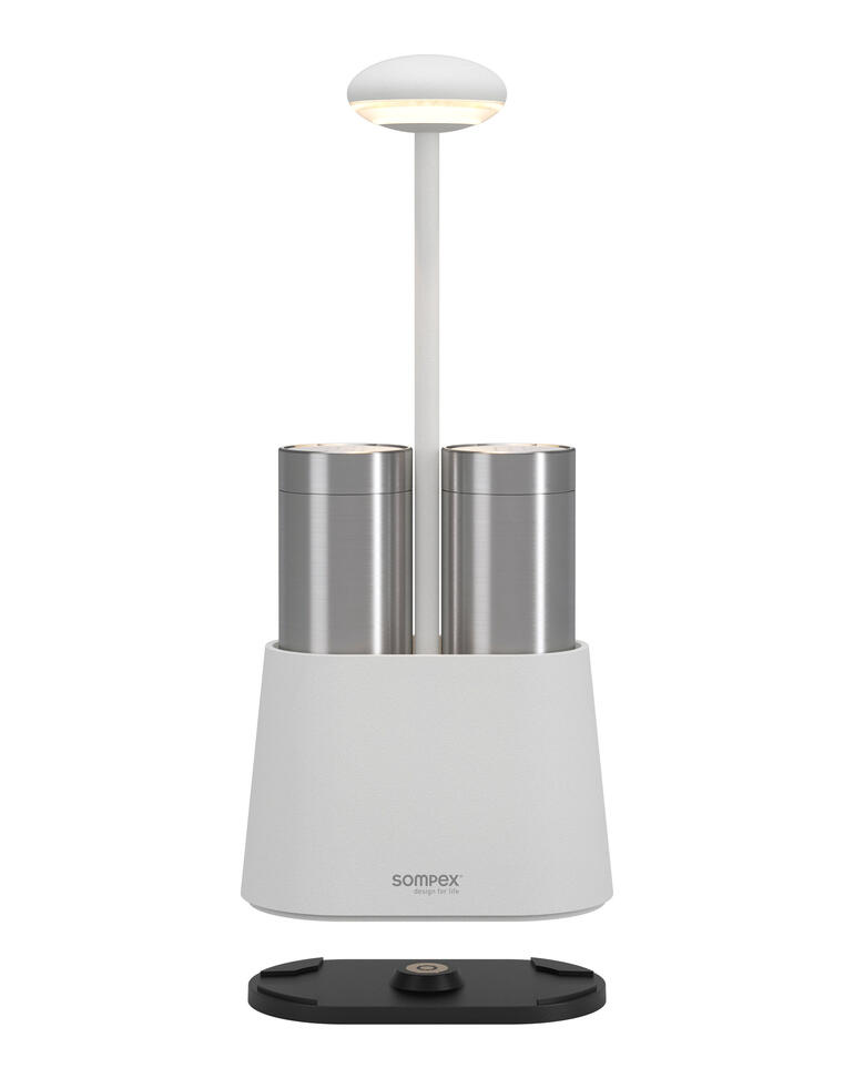 Lampe à poivre et sel blanche avec une base sur fond blanc.