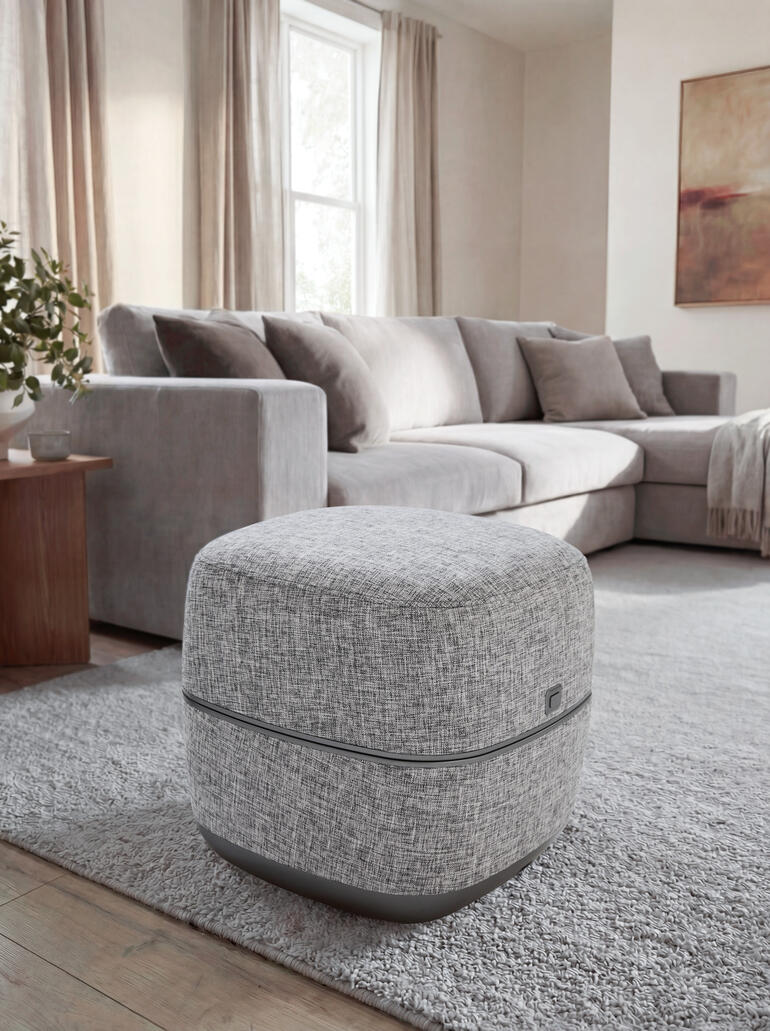 Pouf de massage des pieds au design dans un salon élégant.